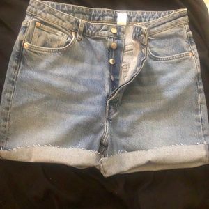 Levi's Ultra High Waisted Vintage Straight Cutoff